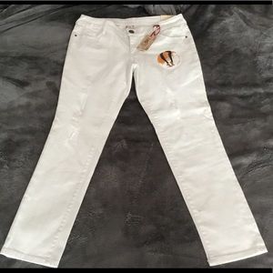 **NWT**Decree white super skinny ankle length distressed jeans